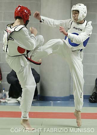 KWIATOWSKI - MARTIN TAEKWONDO 05[1].12.2004 8322